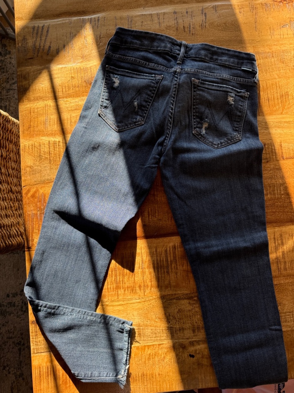 MOTHER Jeans. The Looker. Ankle Fray. - Picture 5 of 5